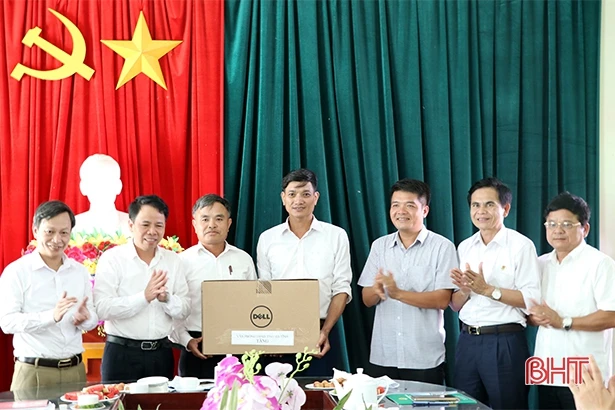 Văn phòng UBND tỉnh đỡ đầu xã Thạch Điền xây dựng nông thôn mới