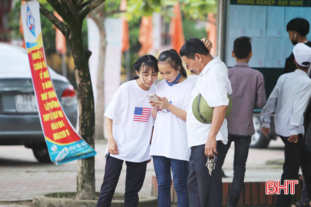 Gần 17 nghìn thí sinh Hà Tĩnh làm thủ tục thi vào lớp 10 THPT