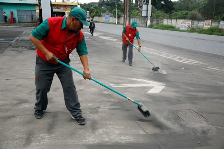Kinh hoàng núi lửa Guatemala phun trào làm hàng trăm người thương vong