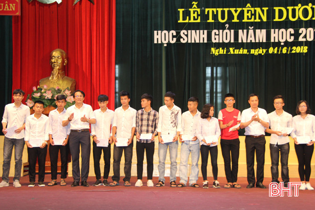 Nghi Xuân có trên 1.200 học sinh giỏi các cấp năm học 2017 - 2018
