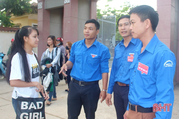 Kết thúc buổi đầu thi vào lớp 10 THPT: Đề thi bám sát chuẩn kiến thức