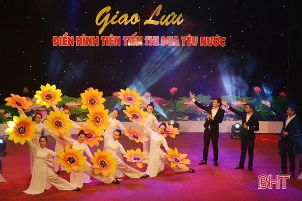 Giao lưu điển hình tiên tiến thi đua yêu nước tại Hà Tĩnh