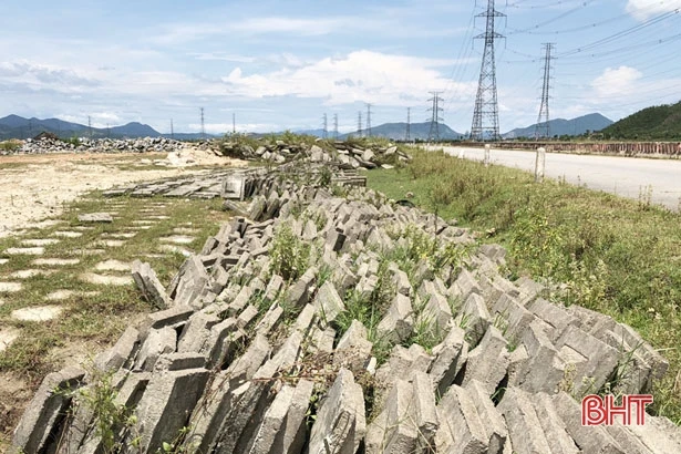 Nhà thầu “ôm” gần 10 tỷ đồng rồi “lặn”, chủ đầu tư gian nan đi đòi!