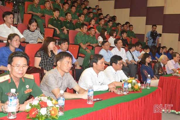 Giao lưu điển hình tiên tiến thi đua yêu nước tại Hà Tĩnh