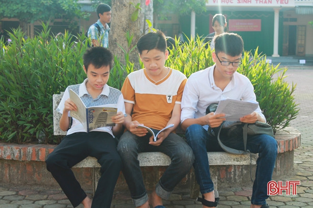 Kết thúc buổi đầu thi vào lớp 10 THPT: Đề thi bám sát chuẩn kiến thức