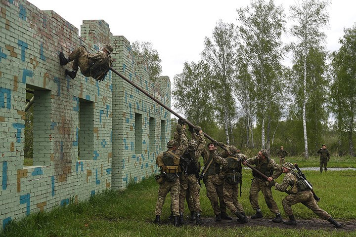 Ảnh: Trinh sát Nga đọ sức tại thao trường Koltsovo ở Novosibirsk