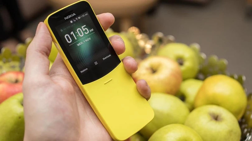 Cuối cùng Nokia 8110 màu vàng chuối cũng được bán tại Việt Nam