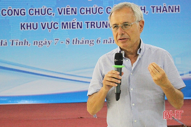 Bồi dưỡng nghiệp vụ cho cán bộ ngoại giao khu vực miền Trung