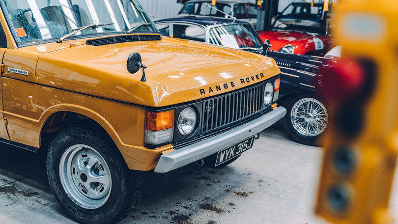 Một vòng trung tâm xe cổ lớn nhất của Jaguar Land Rover