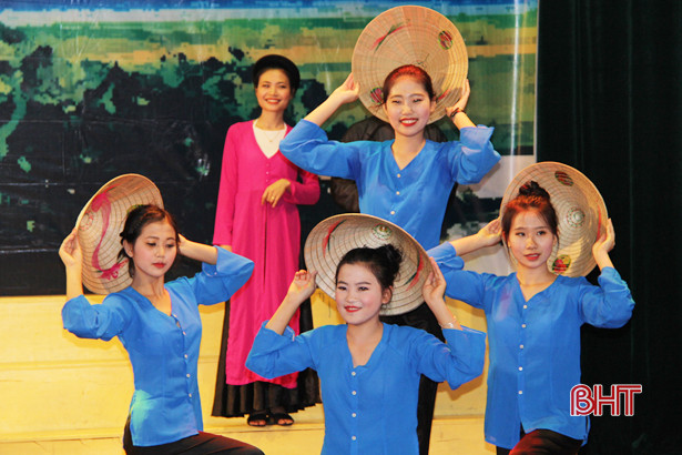 Gần 500 nghệ nhân, diễn viên tham gia Liên hoan Dân ca ví, giặm huyện Nghi Xuân