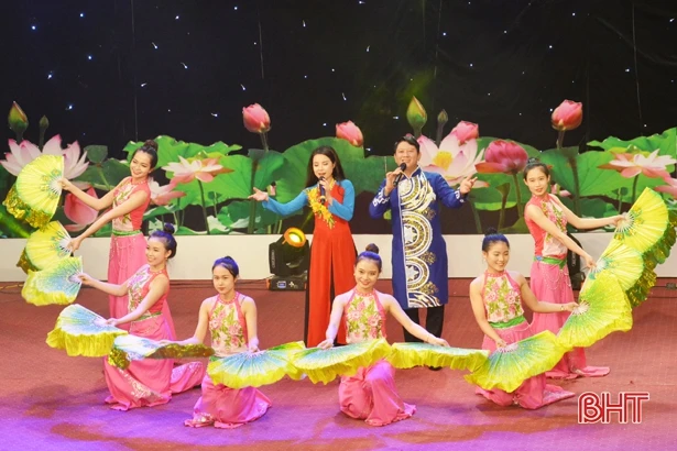 Giao lưu điển hình tiên tiến thi đua yêu nước tại Hà Tĩnh