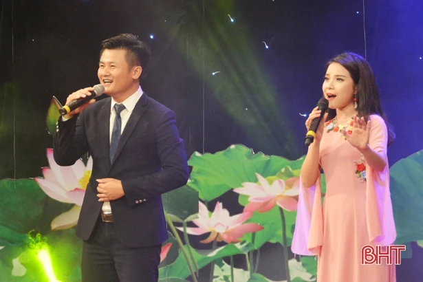 Giao lưu điển hình tiên tiến thi đua yêu nước tại Hà Tĩnh