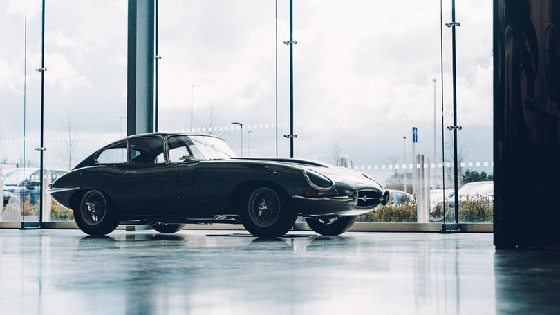 Một vòng trung tâm xe cổ lớn nhất của Jaguar Land Rover