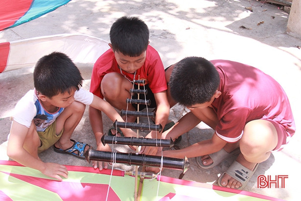 Thi thả diều sáo tại lễ hội đền Chiêu Trưng Đại vương Lê Khôi