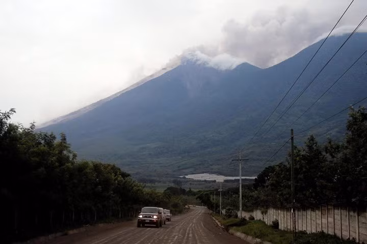 Kinh hoàng núi lửa Guatemala phun trào làm hàng trăm người thương vong