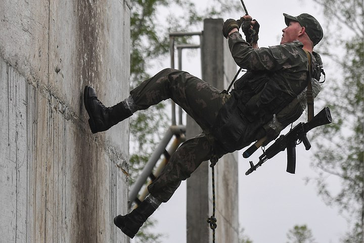 Ảnh: Trinh sát Nga đọ sức tại thao trường Koltsovo ở Novosibirsk