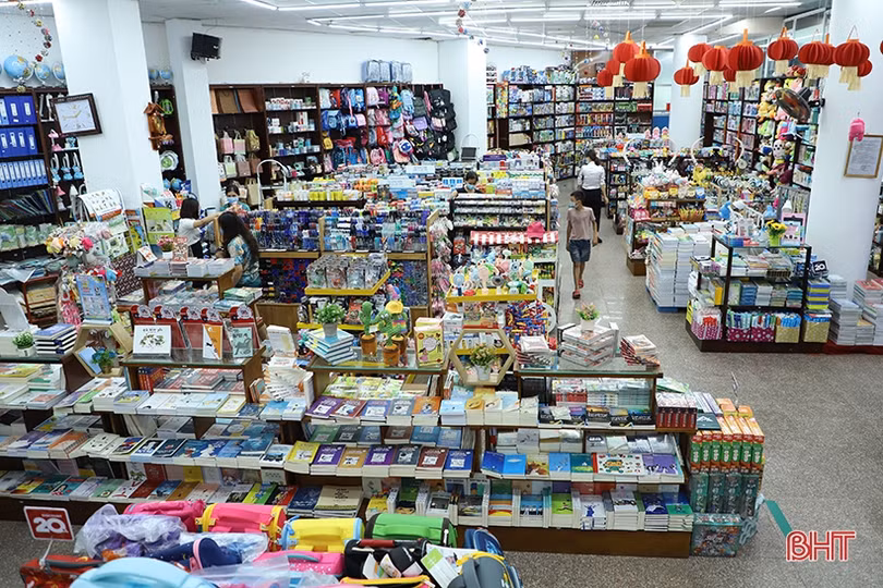 Thị trường đồ dùng học tập tại Hà Tĩnh: đa dạng mẫu mã, giá cả ổn định!