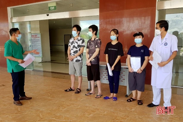 Hà Tĩnh có thêm 4 bệnh nhân COVID-19 xuất viện