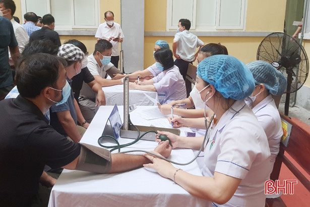 Hà Tĩnh chính thức tổ chức tiêm vắc-xin phòng COVID-19 đợt 4