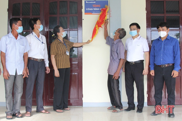 Sacombank bàn giao 6 nhà nhân ái cho người nghèo Hà Tĩnh