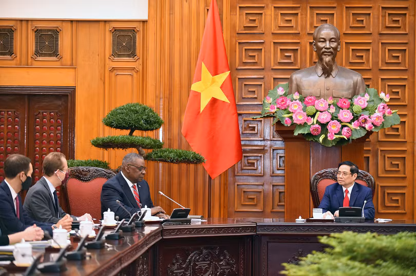 Bộ trưởng Quốc phòng Hoa Kỳ Lloyd Austin khẳng định: Hoa Kỳ coi trọng quan hệ Đối tác toàn diện với Việt Nam, ủng hộ một Việt Nam mạnh, độc lập, thịnh vượng, tiếp tục xây dựng lòng tin, hướng tới nâng tầm quan hệ hai nước. Ảnh: VGP/Nhật Bắc Thủ tướng Phạm Minh Chính tiếp Bộ trưởng Quốc phòng Hoa Kỳ