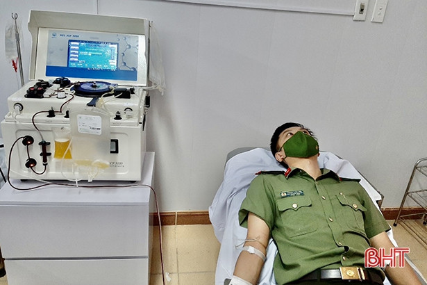 Phó Bí thư Đoàn Thanh niên Công an Hà Tĩnh hiến máu cứu người