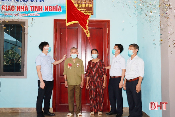 Truyền tải Điện Hà Tĩnh bàn giao nhà tình nghĩa cho thương binh