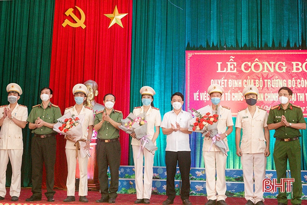 Công bố thành lập công an chính quy tại thị trấn Phố Châu