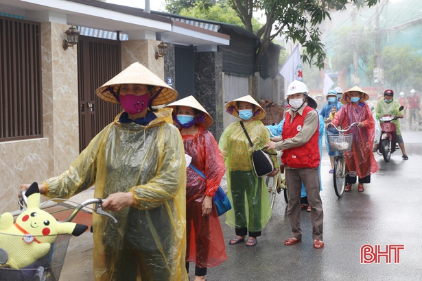 Diễn tập phòng chống thiên tai trong bối cảnh dịch COVID-19 tại phường trung tâm TP Hà Tĩnh ảnh 5 Diễn tập phòng chống thiên tai trong bối cảnh dịch COVID-19 tại phường trung tâm TP Hà Tĩnh