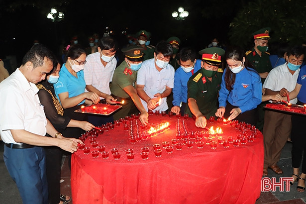 Tuổi trẻ Hà Tĩnh thắp hàng ngàn ngọn nến tri ân các anh hùng liệt sỹ ảnh 5 Tuổi trẻ Hà Tĩnh thắp hàng ngàn ngọn nến tri ân các anh hùng liệt sỹ