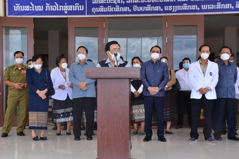 Thủ tướng Lào thị sát công tác đón lao động trở về tại các tỉnh miền Nam