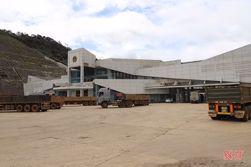 Tiếp tục chi gần 138 tỷ đồng nâng cấp quốc lộ 8A ở Hà Tĩnh