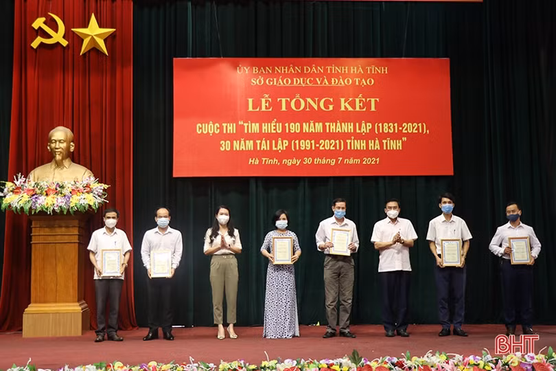 Trao 65 giải Cuộc thi Tìm hiểu 190 năm thành lập, 30 năm tái lập tỉnh” ngành GD&ĐT Hà Tĩnh