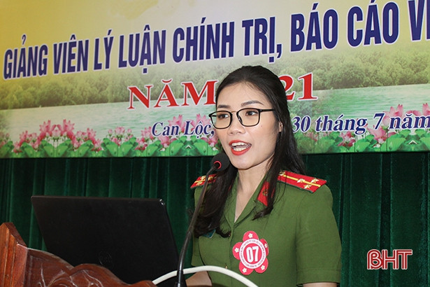 Can Lộc trao giải Hội thi Giảng viên lý luận chính trị và Báo cáo viên giỏi