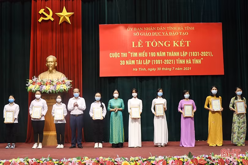 Trao 65 giải Cuộc thi Tìm hiểu 190 năm thành lập, 30 năm tái lập tỉnh” ngành GD&ĐT Hà Tĩnh