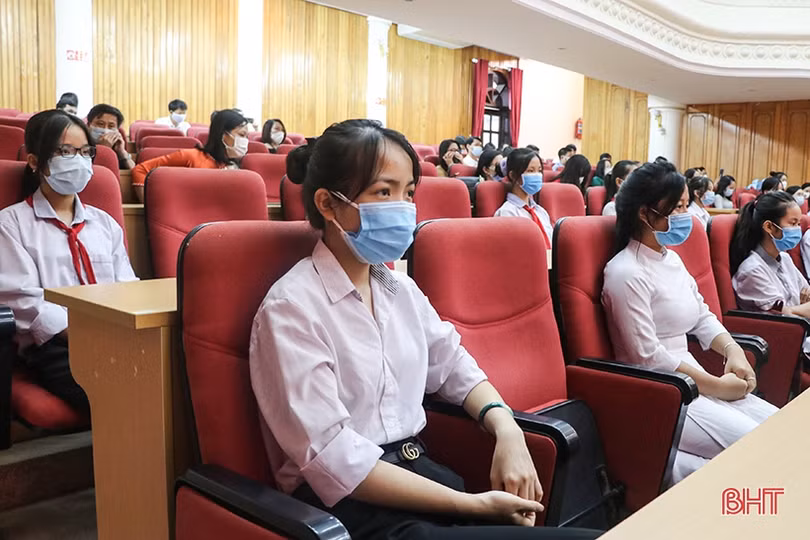 Trao 65 giải Cuộc thi Tìm hiểu 190 năm thành lập, 30 năm tái lập tỉnh” ngành GD&ĐT Hà Tĩnh