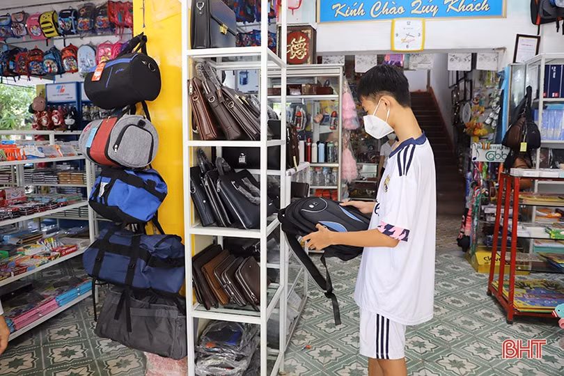 Thị trường đồ dùng học tập tại Hà Tĩnh: đa dạng mẫu mã, giá cả ổn định!