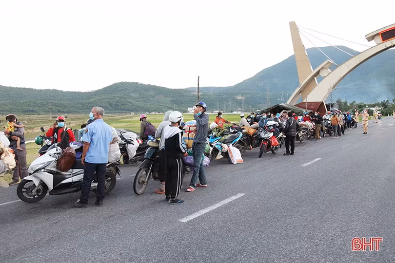 Hà Tĩnh chủ động phương án phòng dịch khi gia tăng lượng người đi xe máy từ miền Nam về quê