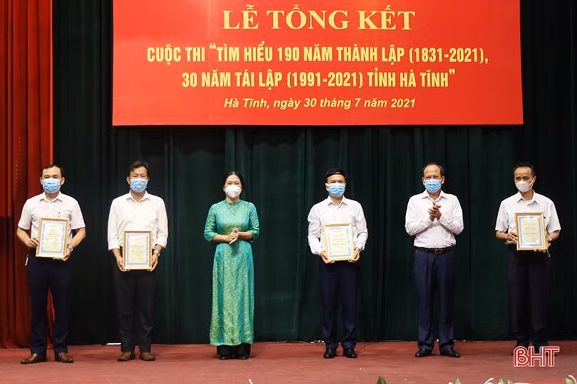 Trao 65 giải Cuộc thi Tìm hiểu 190 năm thành lập, 30 năm tái lập tỉnh” ngành GD&ĐT Hà Tĩnh