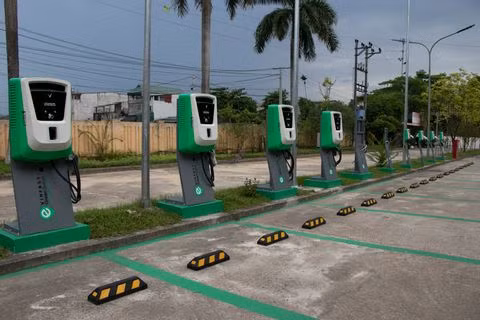 VinFast lắp đặt hơn 8.100 cổng sạc ô tô, xe máy điện tại 60 tỉnh, thành