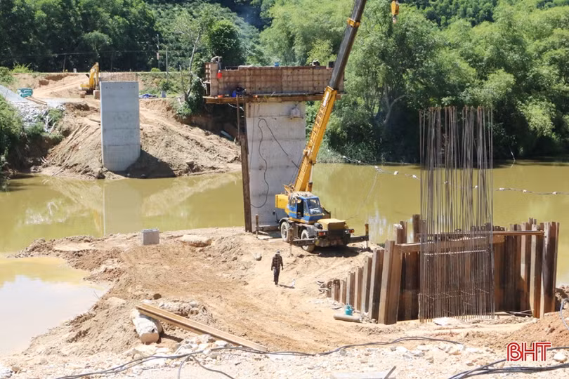 “Đón” nắng, đẩy nhanh tiến độ các công trình trọng điểm ở Vũ Quang