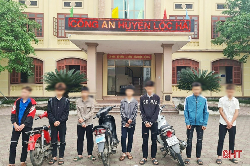 8 thanh thiếu niên lạng lách, đâm vào chốt cảnh sát giao thông