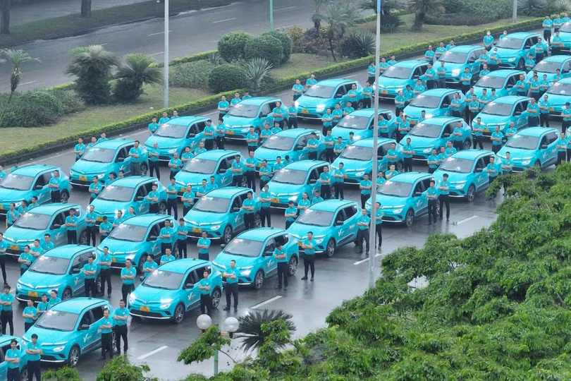 Hãng taxi điện đầu tiên phục vụ người tham gia giao thông Hà Nội từ ngày 14/4