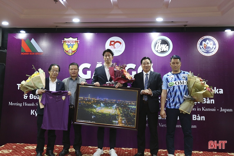 Hồng Lĩnh Hà Tĩnh xúc tiến hợp tác với đội bóng Nhật Bản Osaka FC