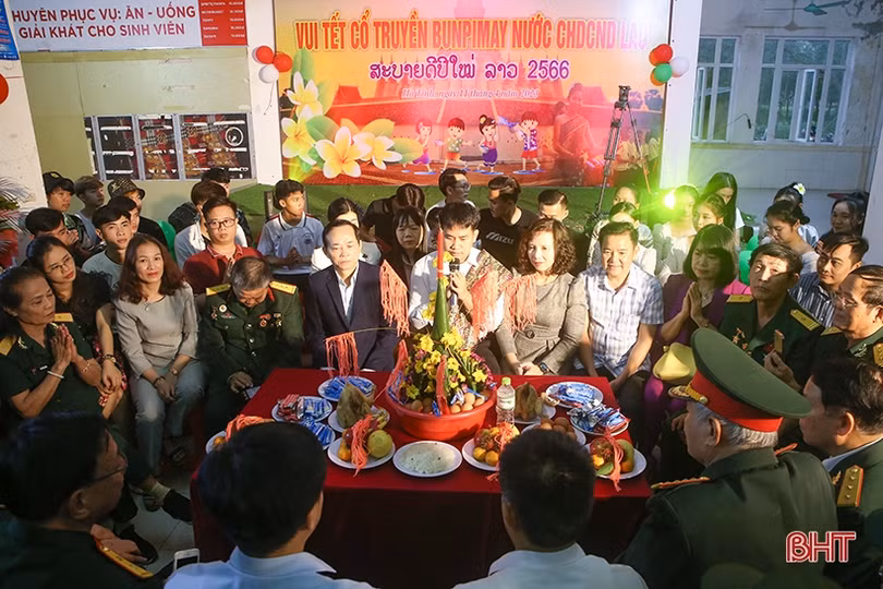 Tết Bunpimay thắm tình hữu nghị tại Trường Đại học Hà Tĩnh