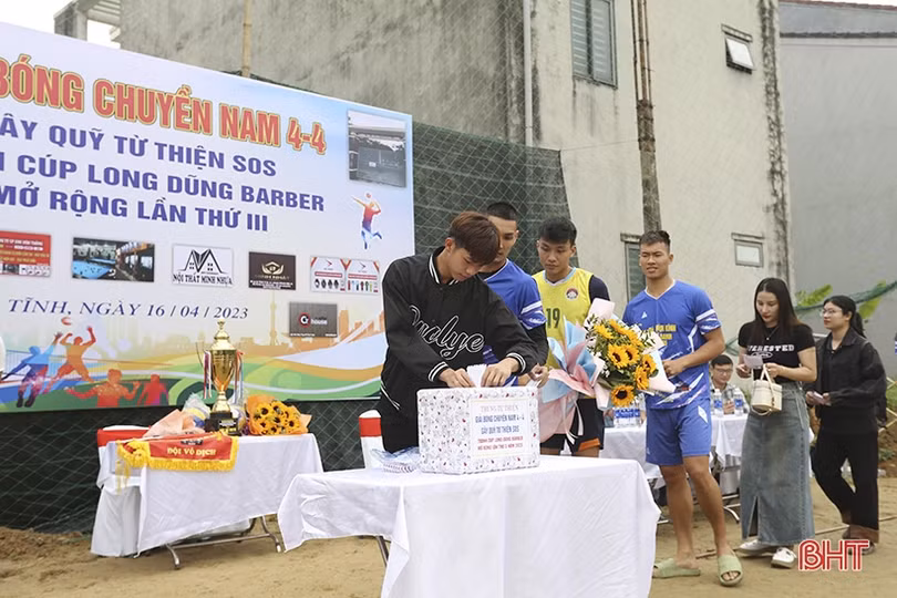 Tổ chức Giải bóng chuyền “phủi” gây quỹ ủng hộ trẻ mồ côi Hà Tĩnh