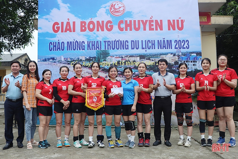 Hấp dẫn Giải Bóng chuyền nữ huyện Cẩm Xuyên