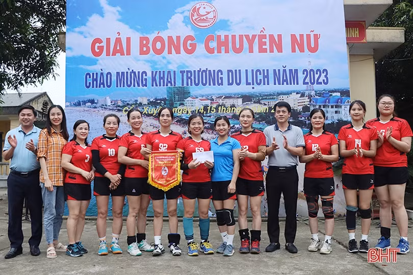 Hấp dẫn Giải Bóng chuyền nữ huyện Cẩm Xuyên