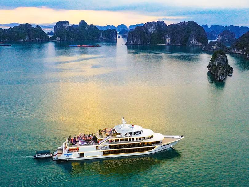 Viet Tour 3 Mien - tàu thăm vịnh Hạ Long uy tín, chất lượng