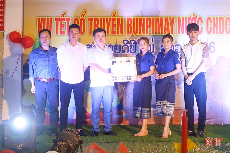 Tết Bunpimay thắm tình hữu nghị tại Trường Đại học Hà Tĩnh